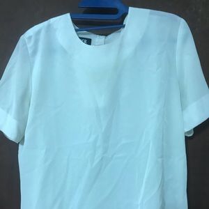 3/$25 Kasper classic white button back blouse